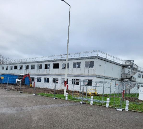 Récupération 8.000m2 des planchers techniques GAMMA et vérins sur chantier RENAULT 